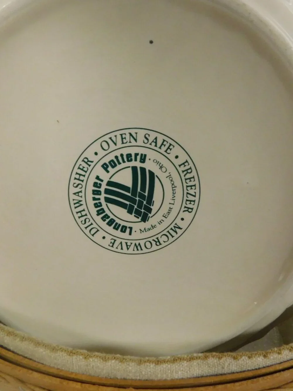 2009 Longaberger Fancy Round Pie Baker Basket Protector & Pottery Pie Baker USA